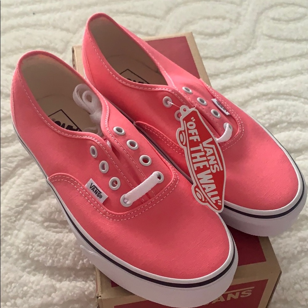 Strawberey Pink/Truewhite lace up vans BRAND NEW
